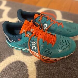 Beautiful barely worn On Clouds